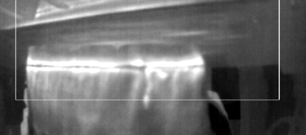 Thermal image of a bad valve bag seal: a break in the line